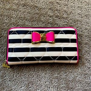 Betsey Johnson wallet